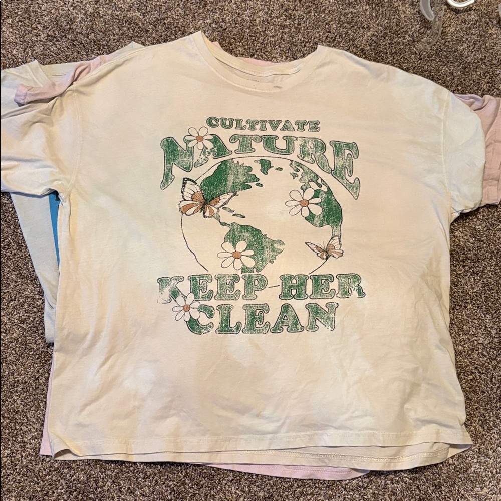 Graphic Shirt bundle (4 shirts size 2XL) - Picture 17 of 17